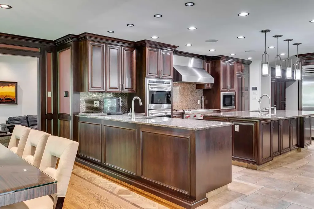 40 Eagle Ridge Place SW Calgary AB T2V 2V8