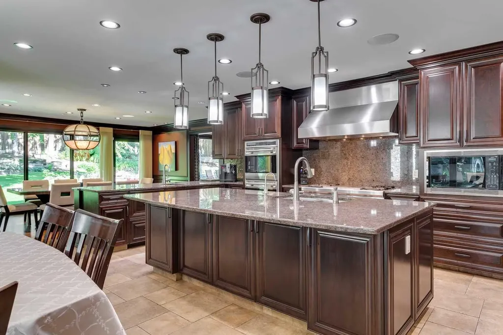 40 Eagle Ridge Place SW Calgary AB T2V 2V8