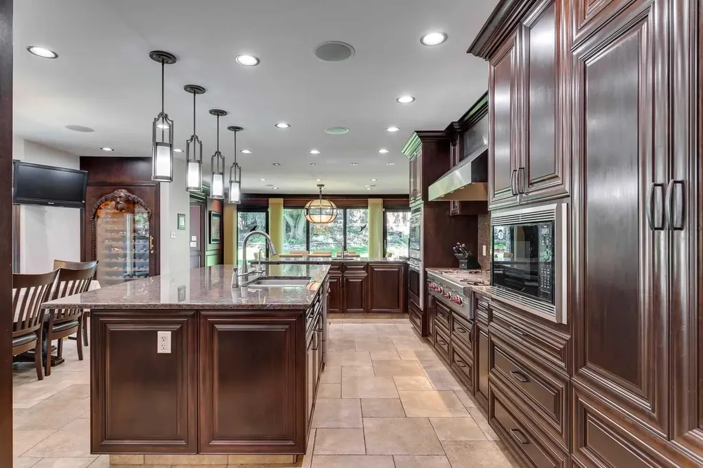40 Eagle Ridge Place SW Calgary AB T2V 2V8