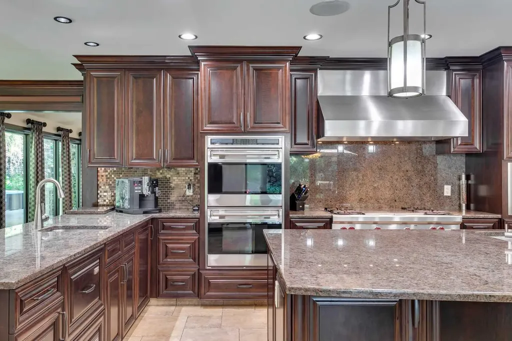 40 Eagle Ridge Place SW Calgary AB T2V 2V8