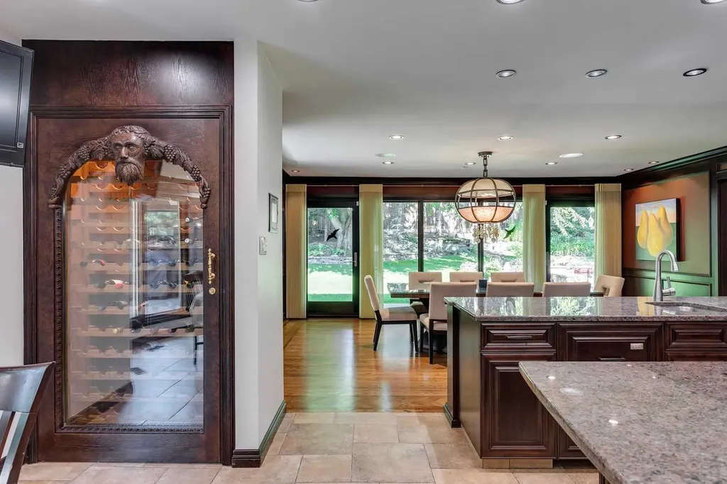 40 Eagle Ridge Place SW Calgary AB T2V 2V8