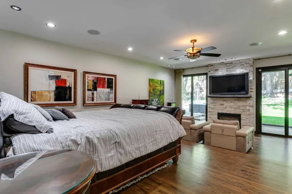 40 Eagle Ridge Place SW Calgary AB T2V 2V8