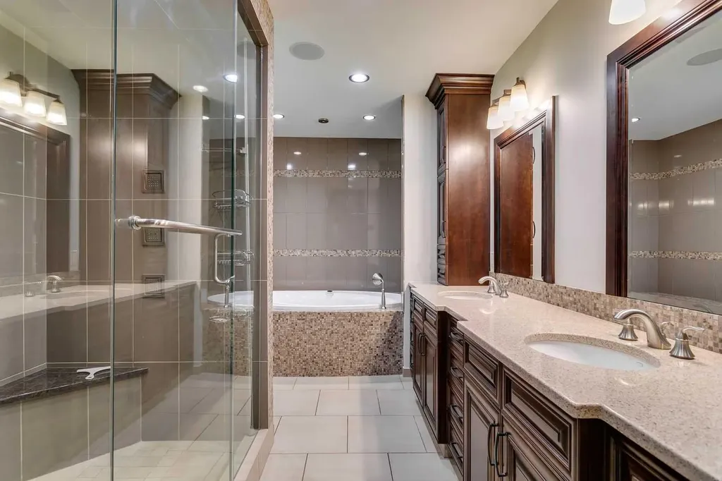 40 Eagle Ridge Place SW Calgary AB T2V 2V8