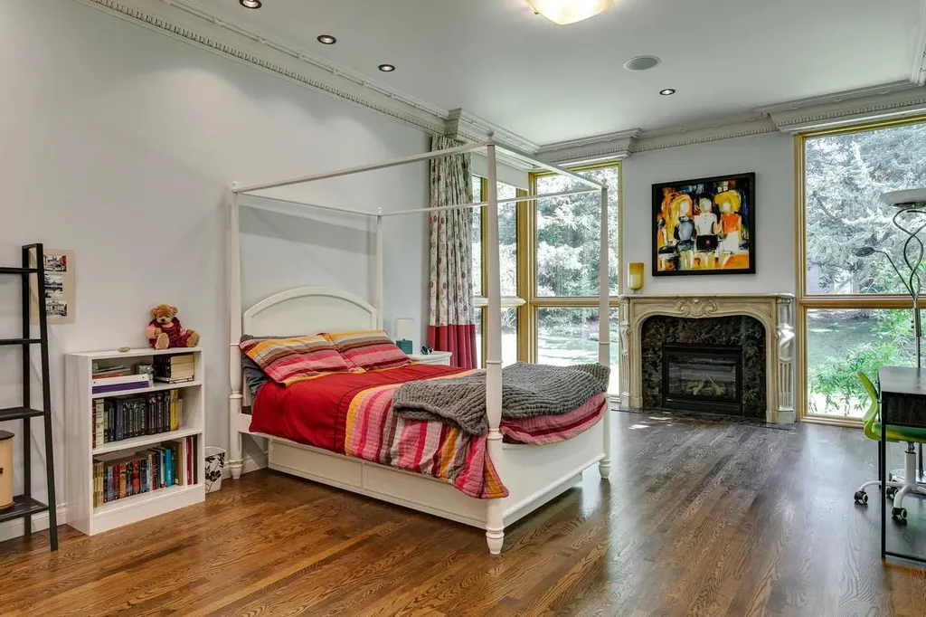 40 Eagle Ridge Place SW Calgary AB T2V 2V8