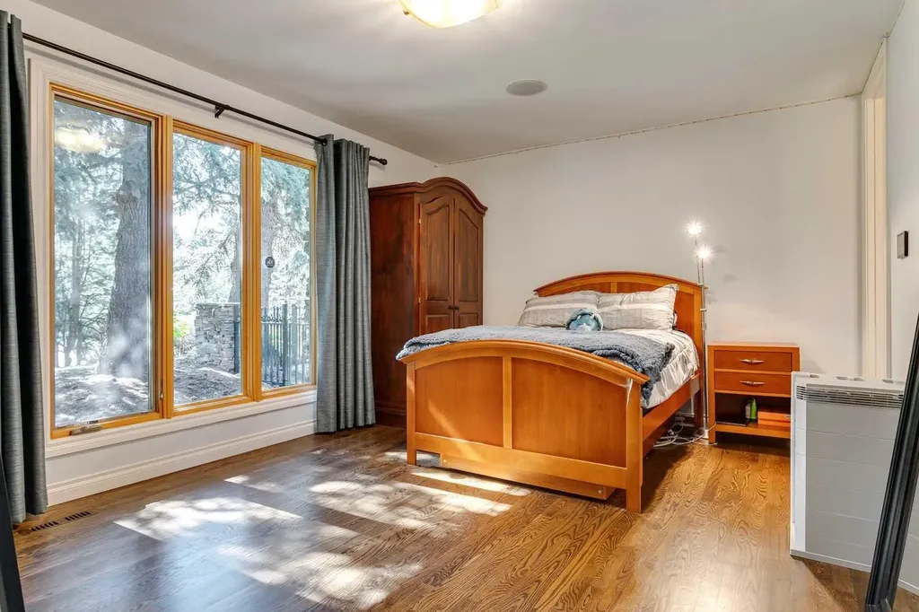 40 Eagle Ridge Place SW Calgary AB T2V 2V8