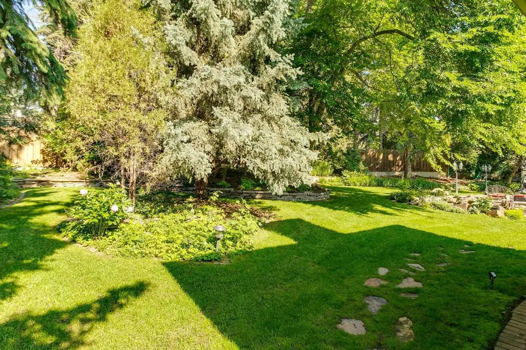 40 Eagle Ridge Place SW Calgary AB T2V 2V8