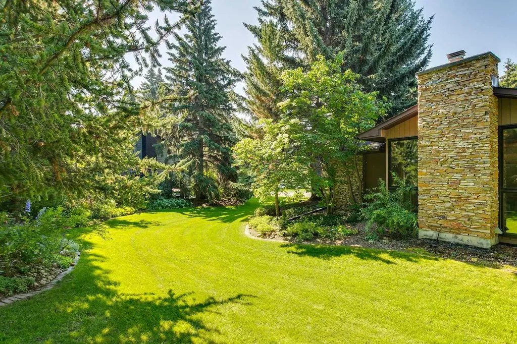 40 Eagle Ridge Place SW Calgary AB T2V 2V8