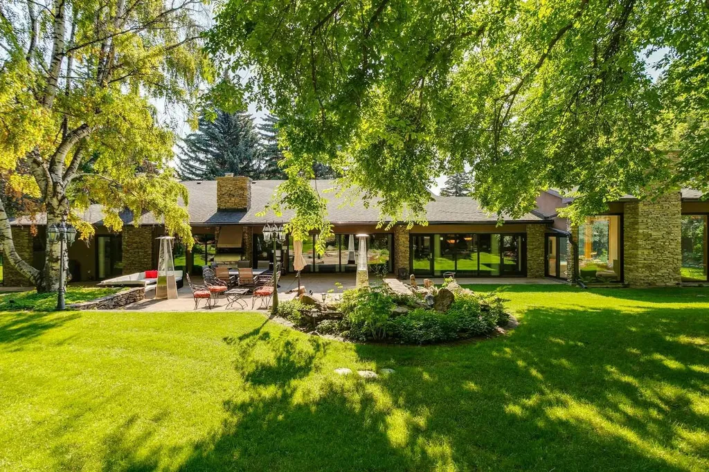 40 Eagle Ridge Place SW Calgary AB T2V 2V8