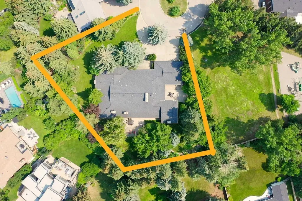 40 Eagle Ridge Place SW Calgary AB T2V 2V8