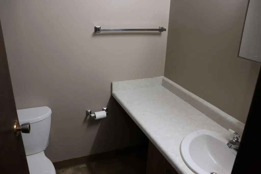 1221B West Haven Drive Edson AB T7E 1P9