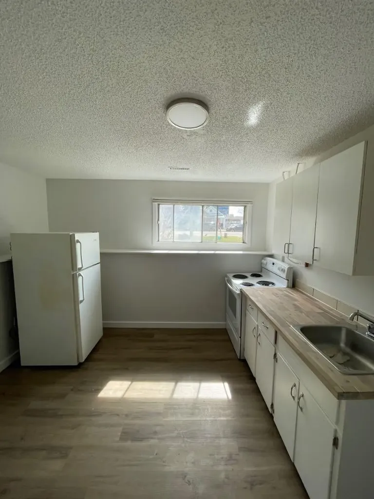 10132 102 Avenue Grande Prairie AB T8V 1A1