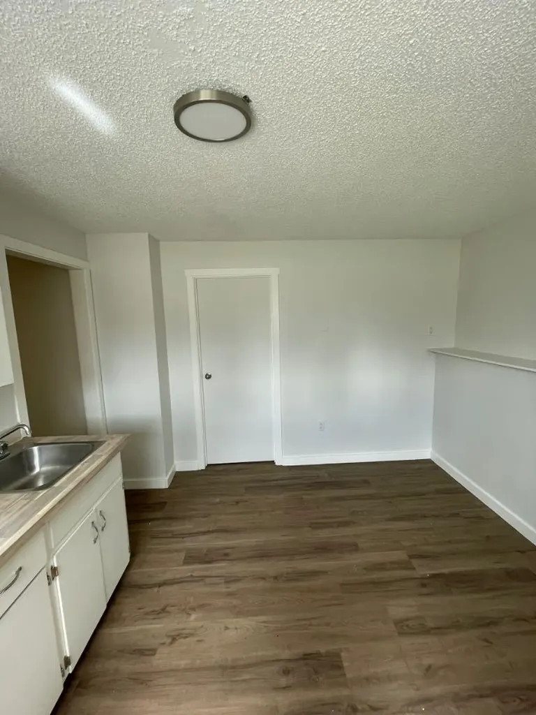 10132 102 Avenue Grande Prairie AB T8V 1A1