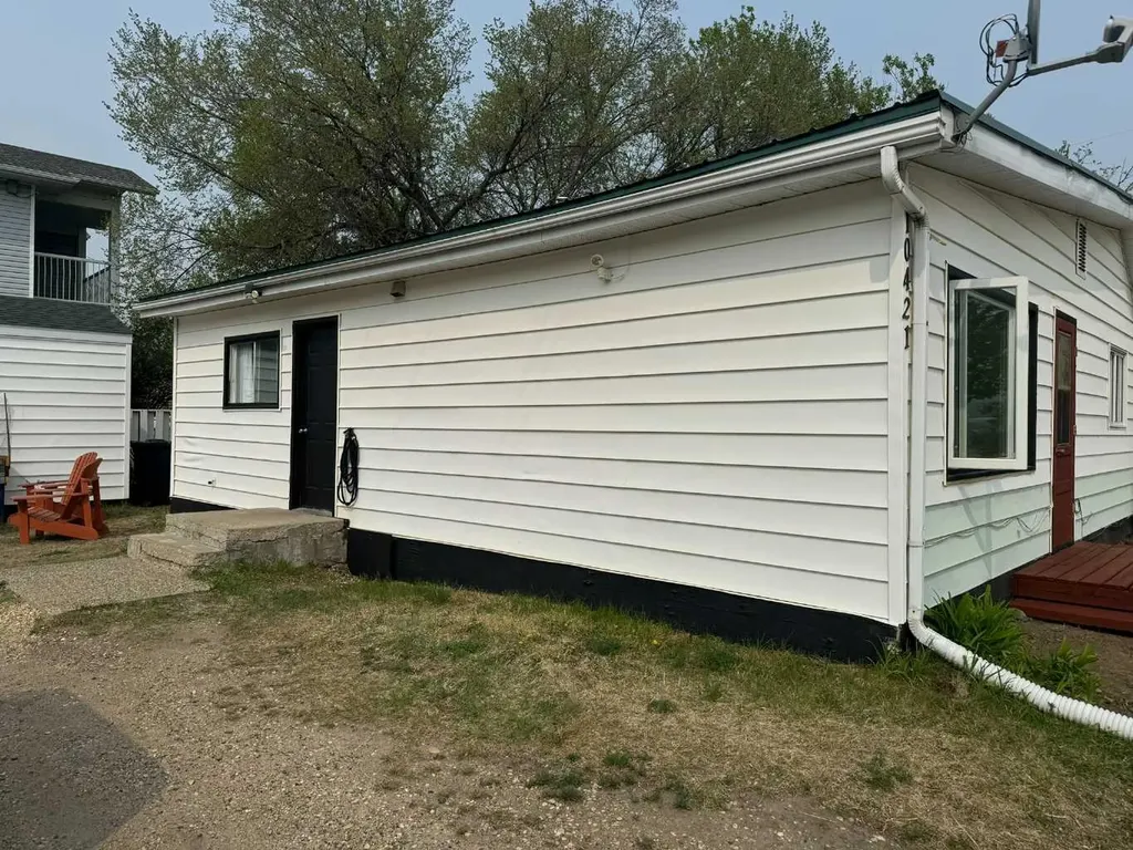 10421 89 Street Peace River AB T8S 1N9