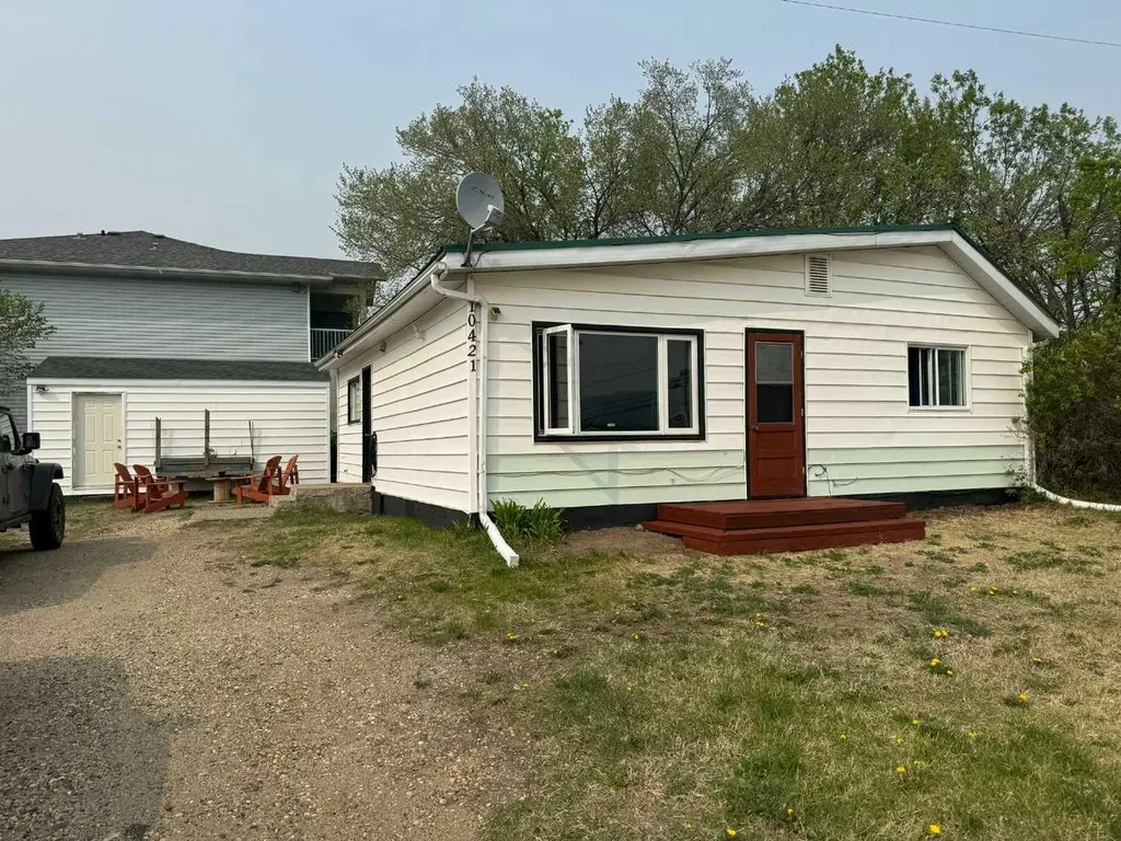 10421 89 Street Peace River AB T8S 1N9