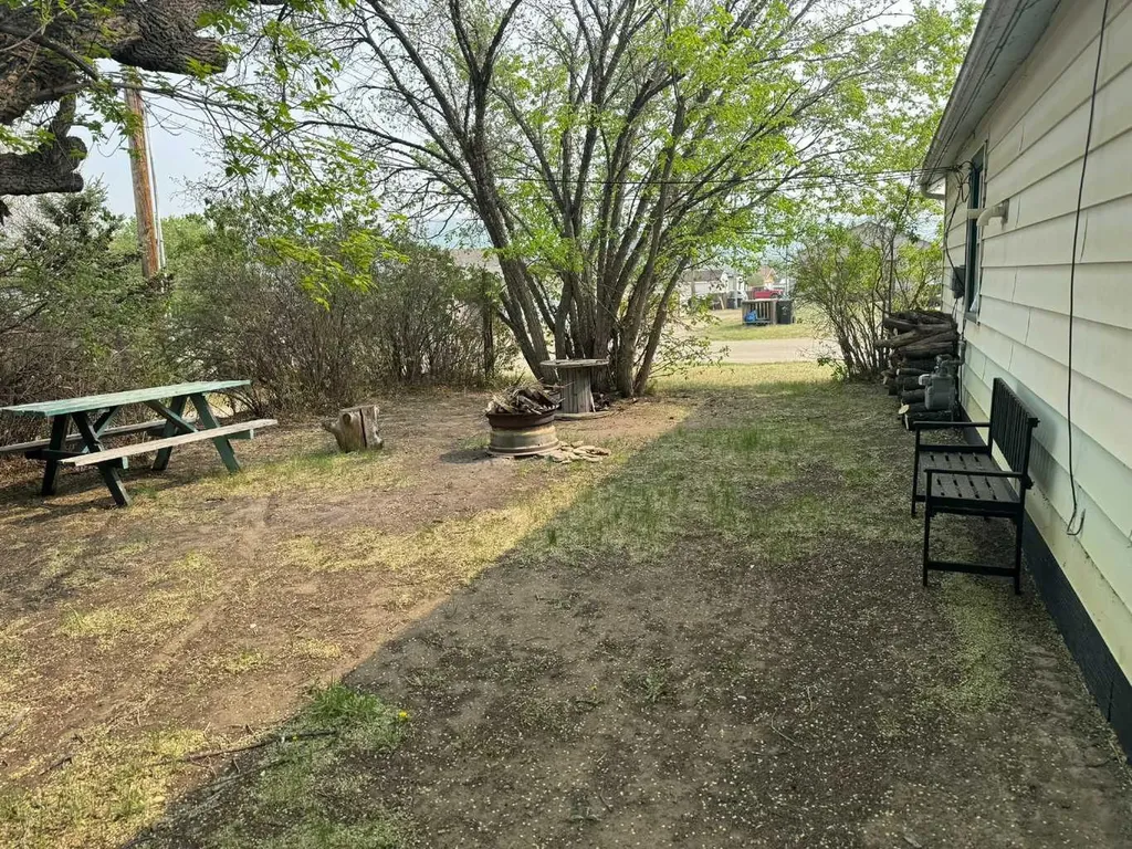10421 89 Street Peace River AB T8S 1N9