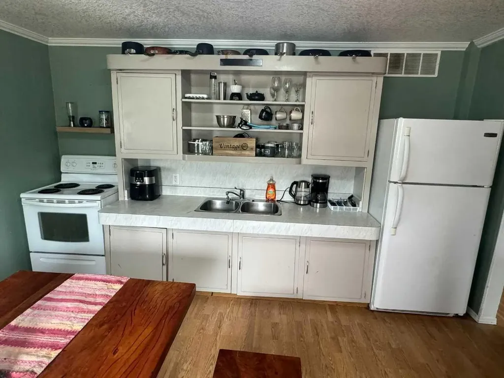 10421 89 Street Peace River AB T8S 1N9