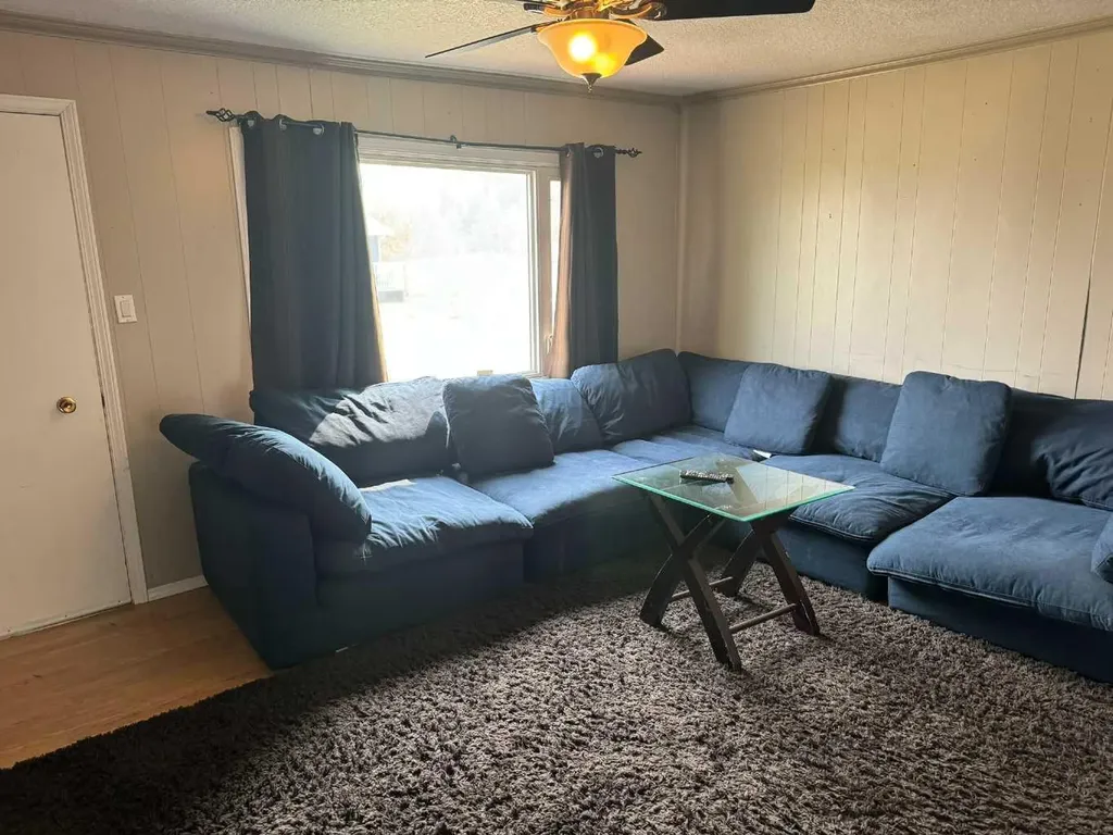 10421 89 Street Peace River AB T8S 1N9