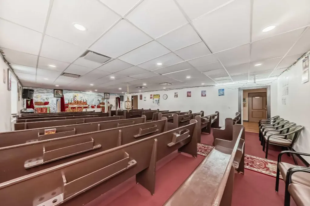 1829 54 Street SE Calgary AB T2B1N5
