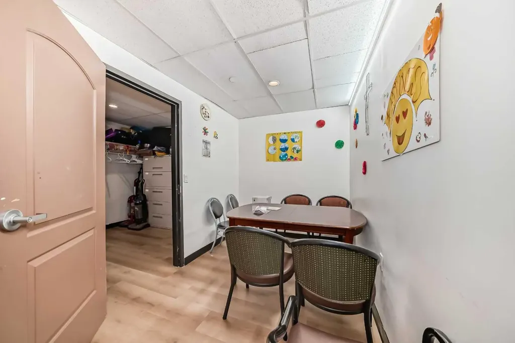 1829 54 Street SE Calgary AB T2B1N5