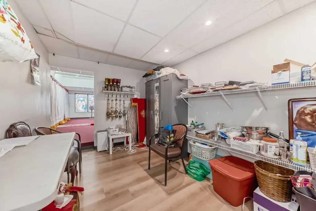1829 54 Street SE Calgary AB T2B1N5