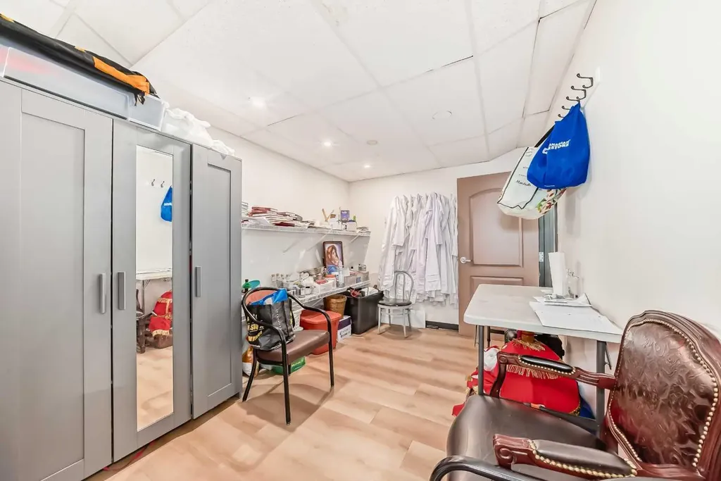 1829 54 Street SE Calgary AB T2B1N5