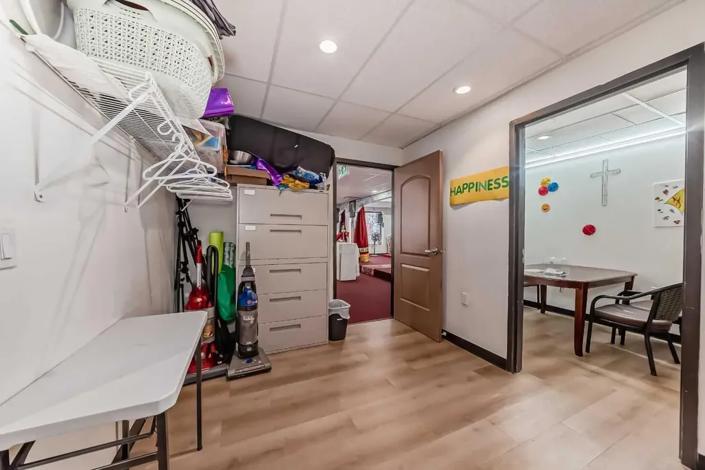 1829 54 Street SE Calgary AB T2B1N5