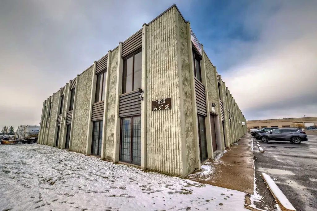 1829 54 Street SE Calgary AB T2B1N5