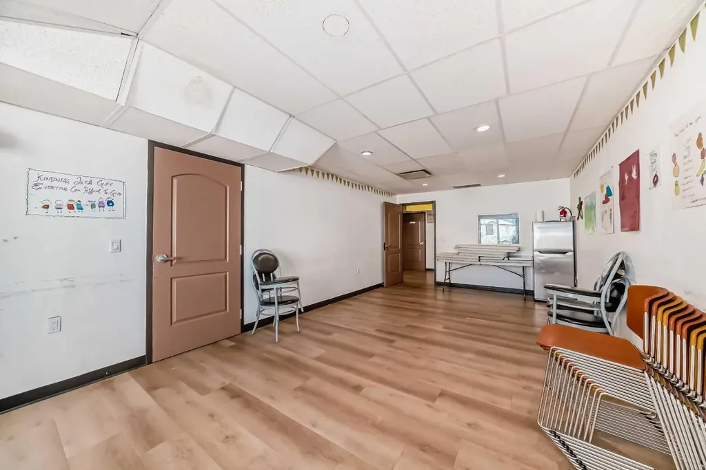 1829 54 Street SE Calgary AB T2B1N5