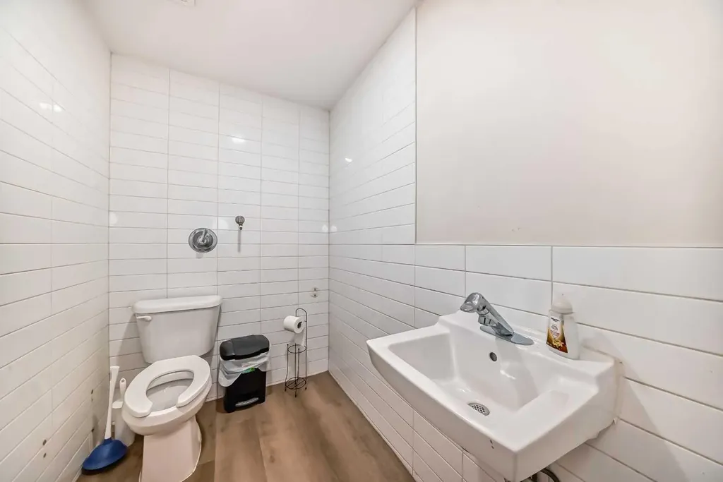 1829 54 Street SE Calgary AB T2B1N5