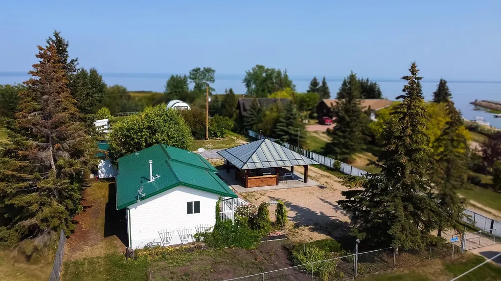143 Peace River Avenue Rural Big Lakes County AB T0G 1J0