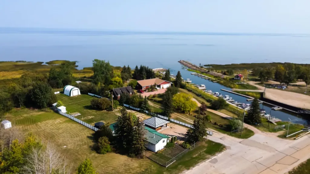 143 Peace River Avenue Rural Big Lakes County AB T0G 1J0