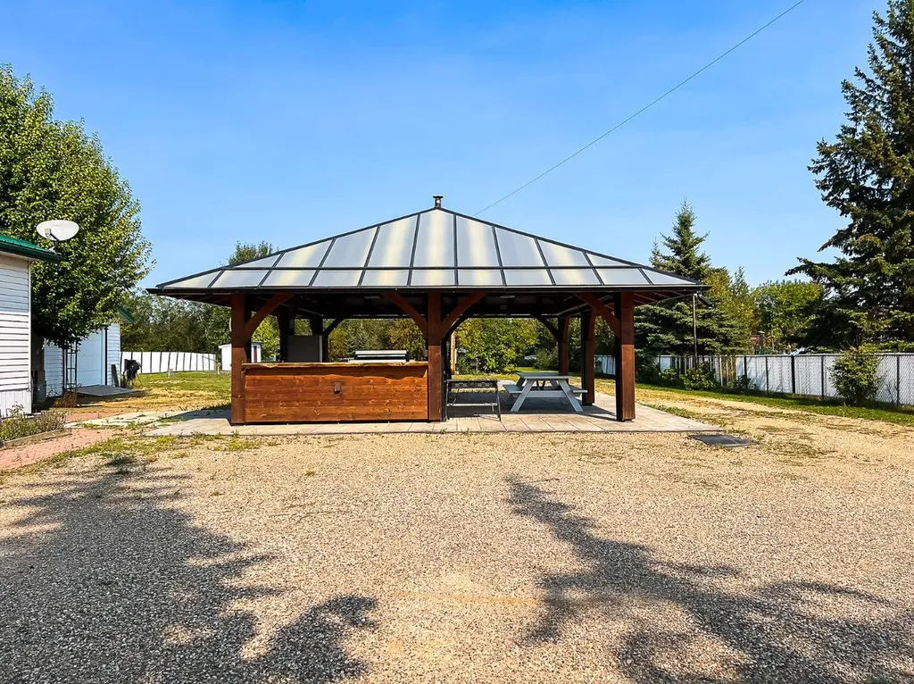 143 Peace River Avenue Rural Big Lakes County AB T0G 1J0
