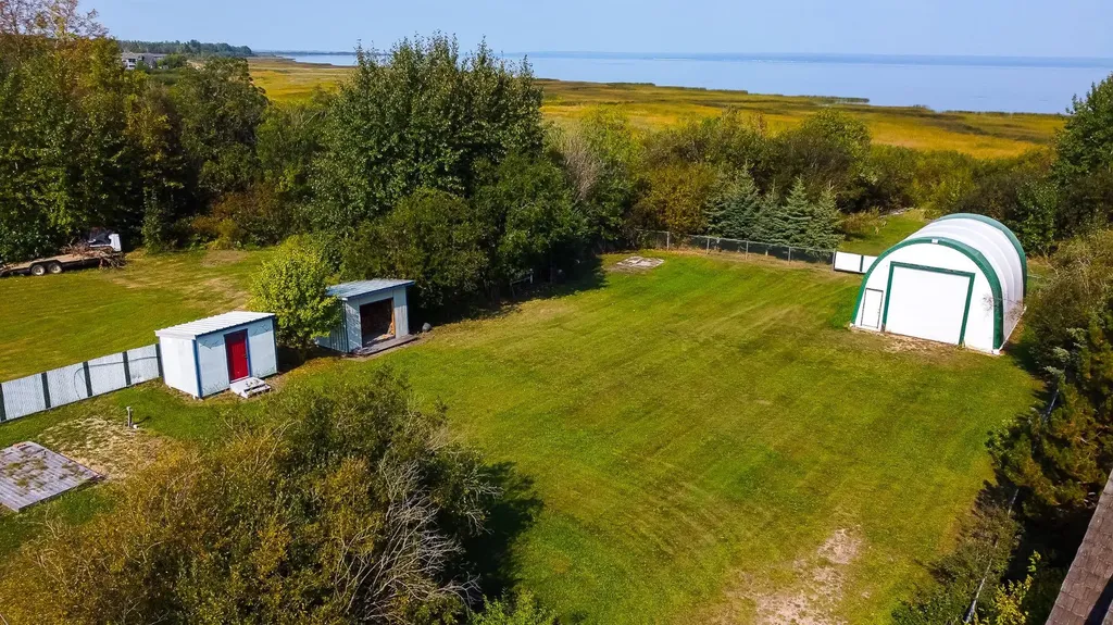 143 Peace River Avenue Rural Big Lakes County AB T0G 1J0