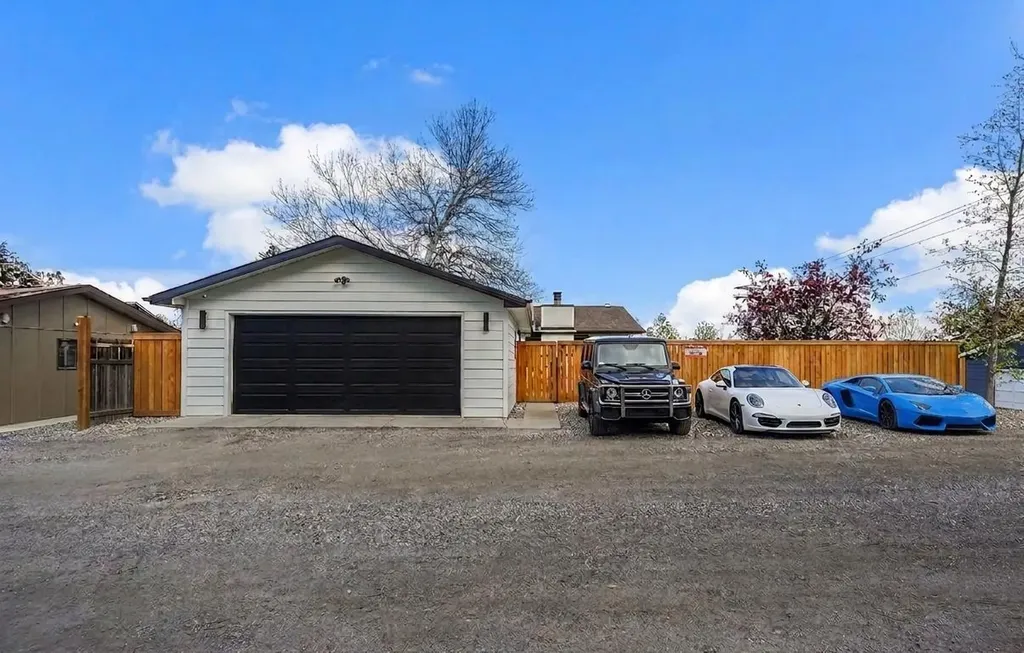 611 Parkridge Drive SE Calgary AB T2J5B9