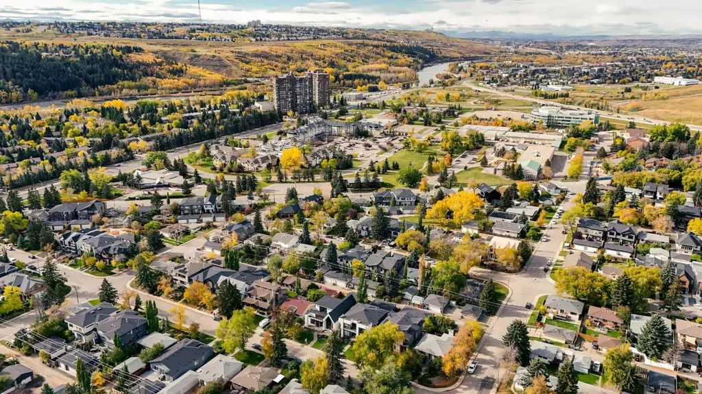 533 32 Street NW Calgary AB T2N 2V8