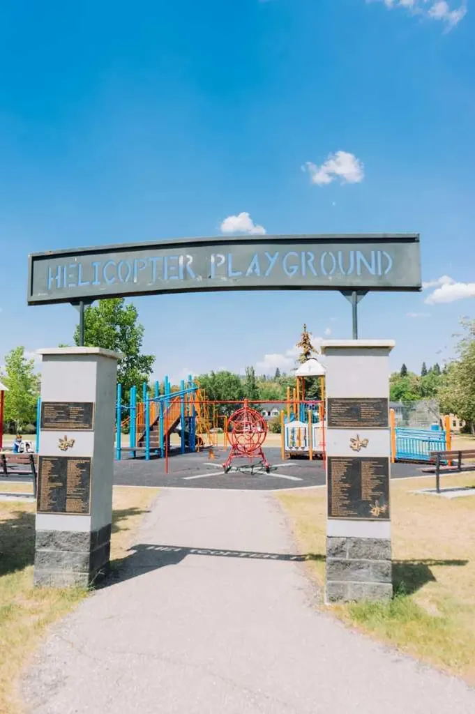 533 32 Street NW Calgary AB T2N 2V8