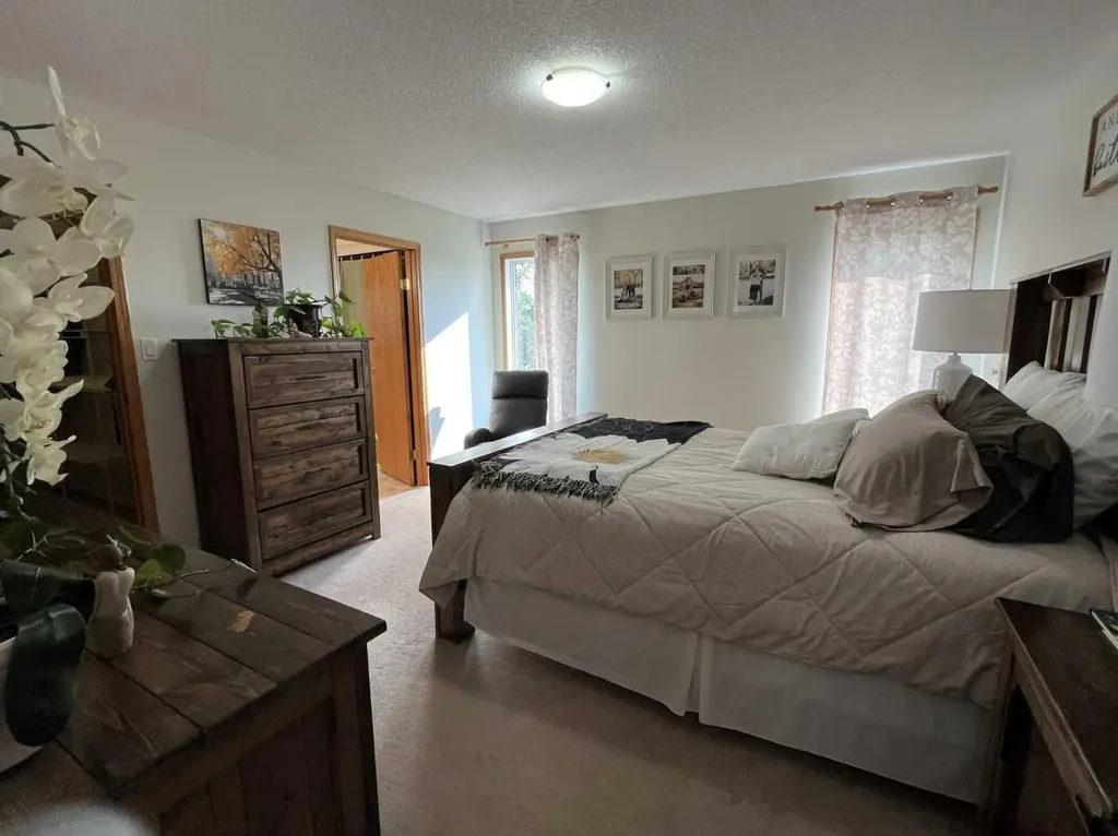 145040 Rge Road 181 Enchant AB T0K 0V0