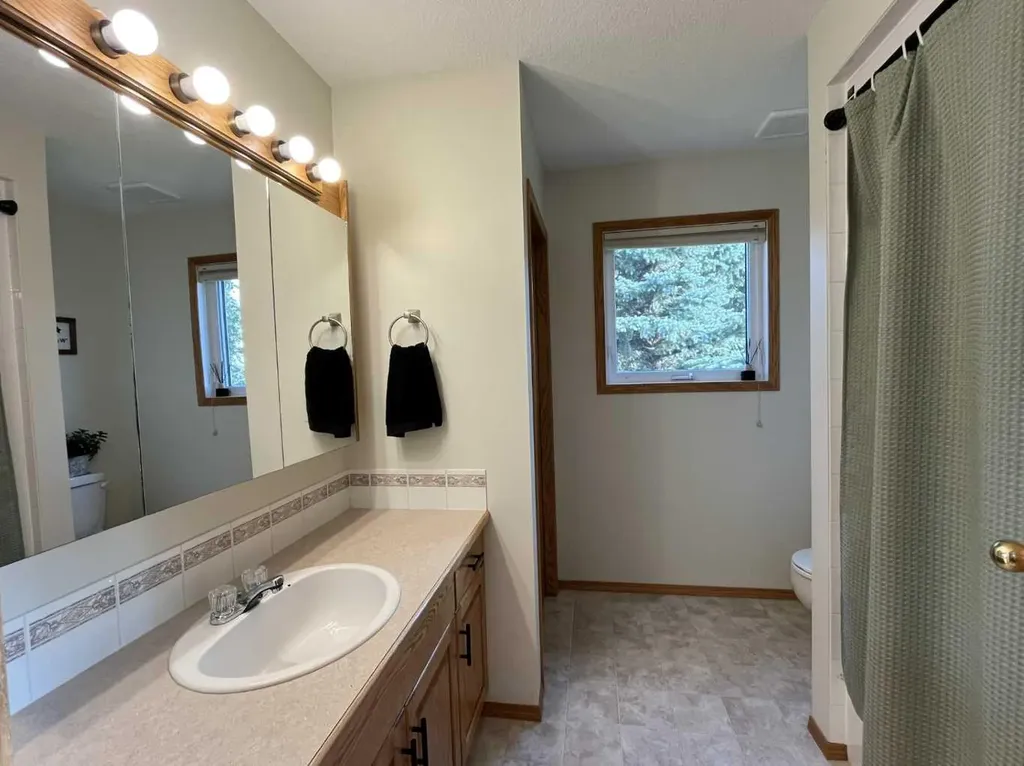 145040 Rge Road 181 Enchant AB T0K 0V0