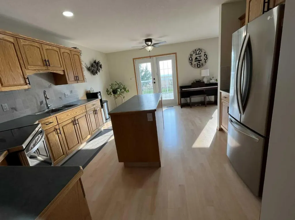 145040 Rge Road 181 Enchant AB T0K 0V0