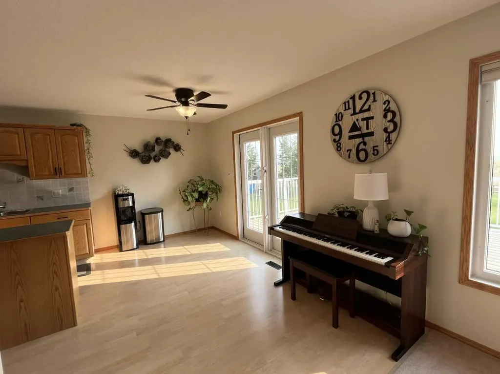 145040 Rge Road 181 Enchant AB T0K 0V0