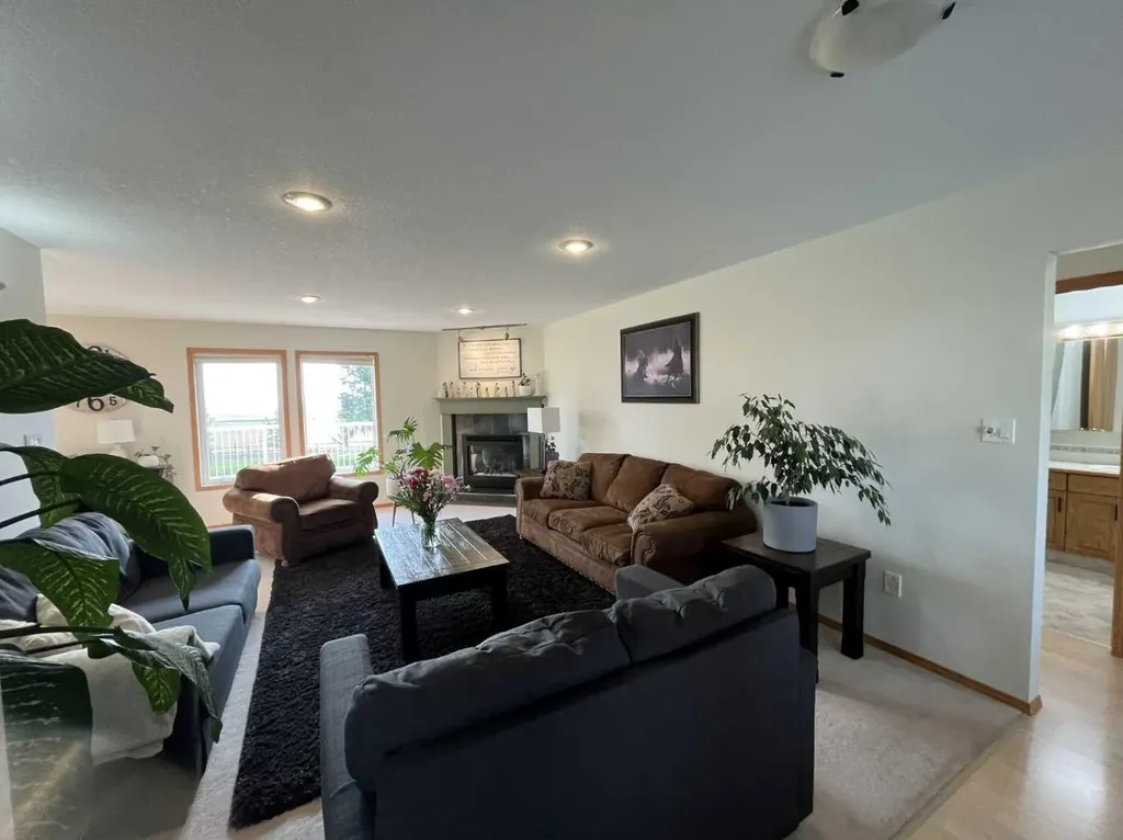145040 Rge Road 181 Enchant AB T0K 0V0