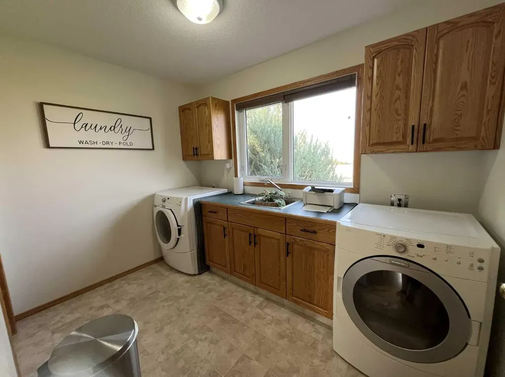 145040 Rge Road 181 Enchant AB T0K 0V0