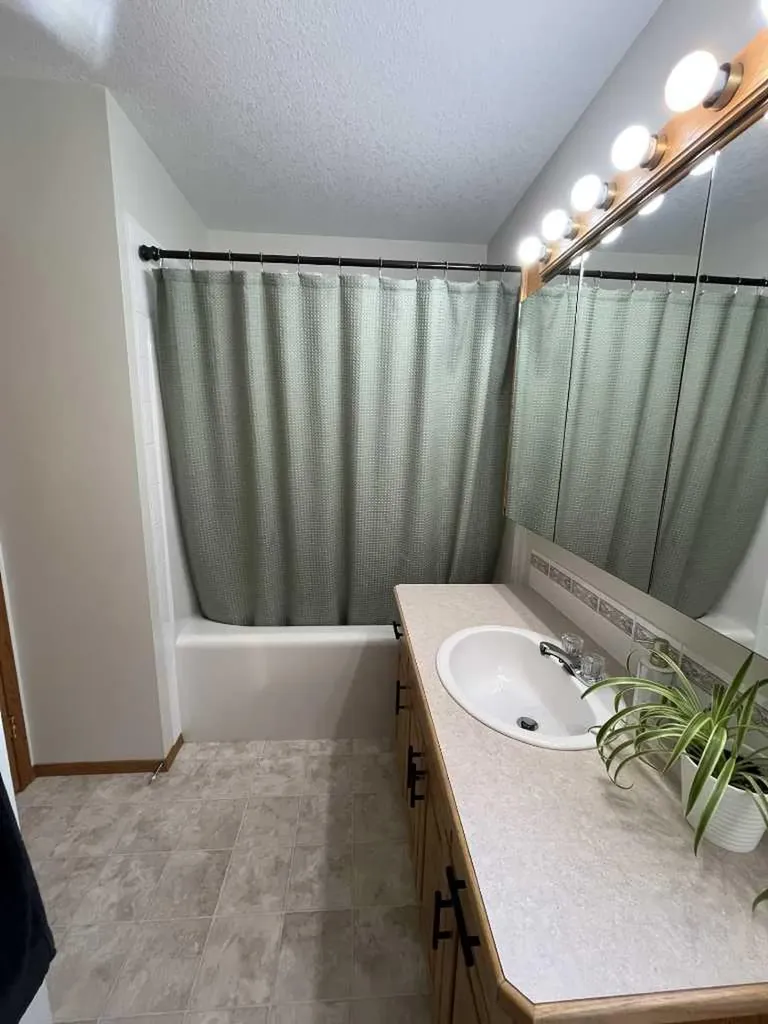 145040 Rge Road 181 Enchant AB T0K 0V0