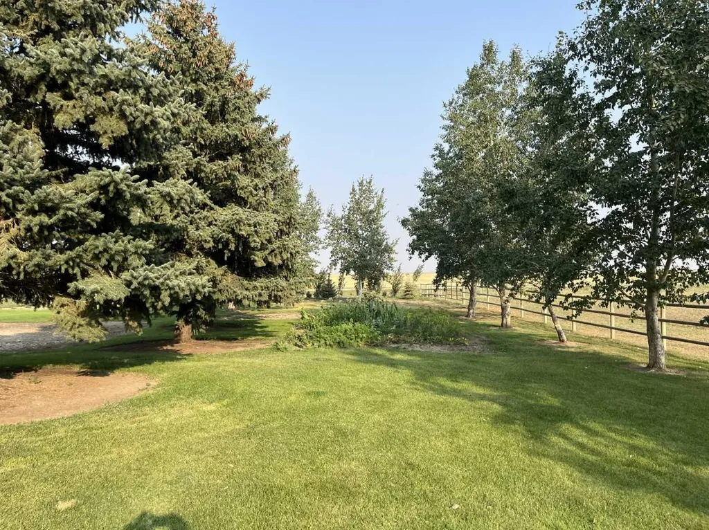 145040 Rge Road 181 Enchant AB T0K 0V0