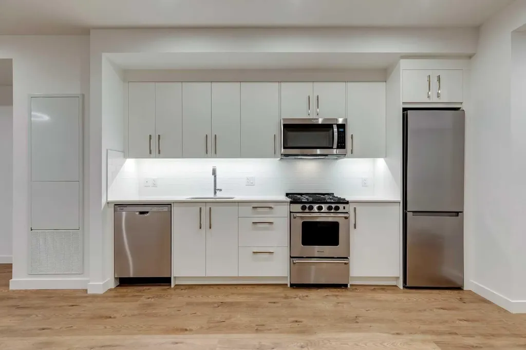 110 18a Street NW Calgary AB T2N 5G5