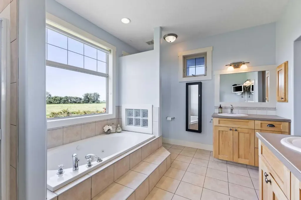 235038 Range Road 253 Rural Wheatland County AB T1P 1J6