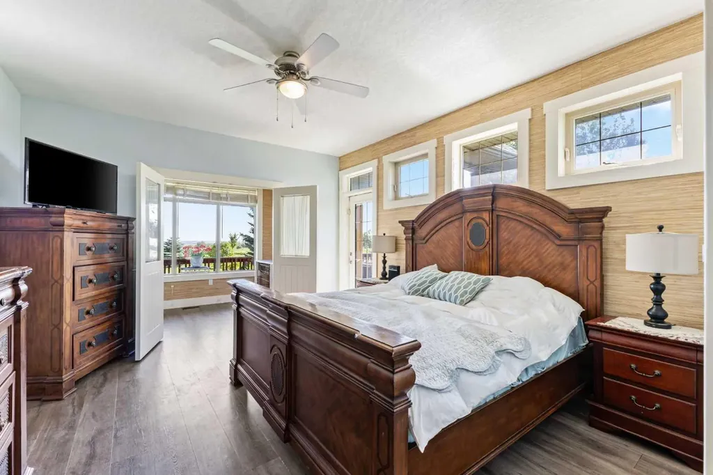 235038 Range Road 253 Rural Wheatland County AB T1P 1J6