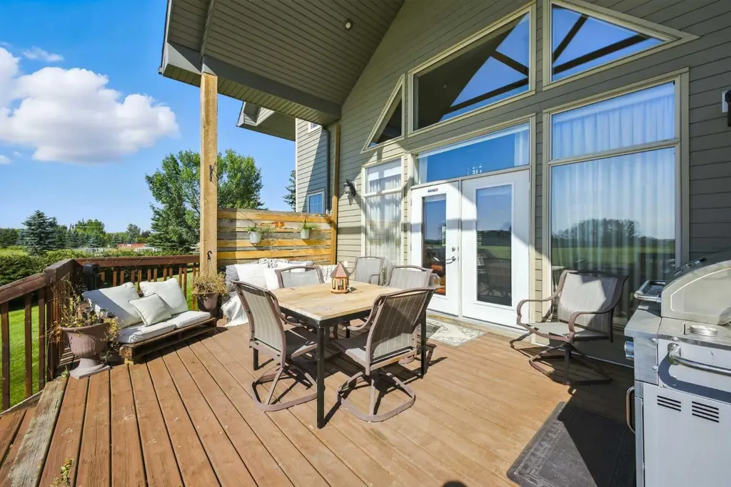 235038 Range Road 253 Rural Wheatland County AB T1P 1J6