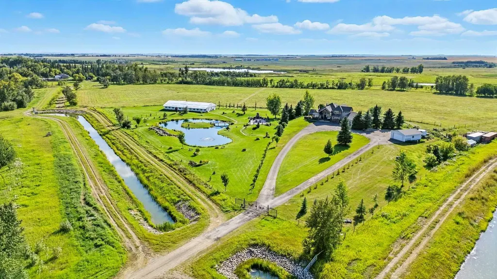 235038 Range Road 253 Rural Wheatland County AB T1P 1J6