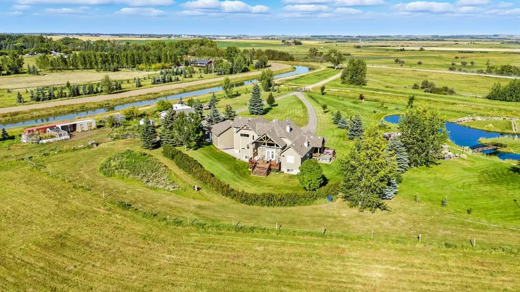 235038 Range Road 253 Rural Wheatland County AB T1P 1J6
